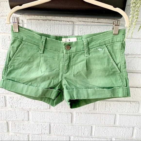 Abercrombie & Fitch Green Cuffed Shorts Size 2 - Picture 2 of 8